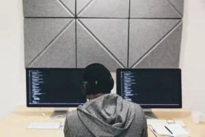 programmer-focused-on-code